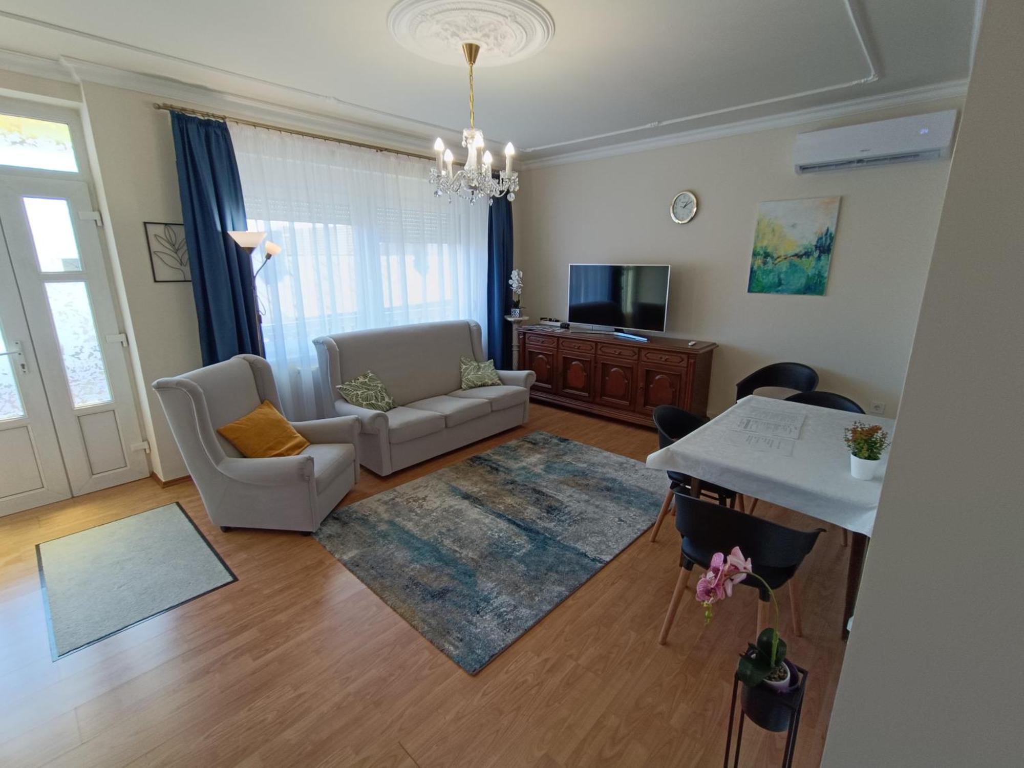 Апартаменти Varnegyed Apartman Dunafoldvar Екстер'єр фото